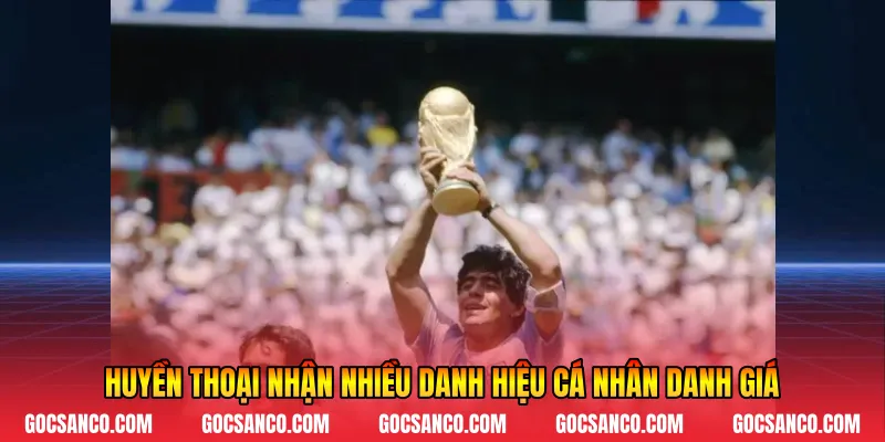 Huyền thoại nhận nhiều danh hiệu cá nhân danh giá